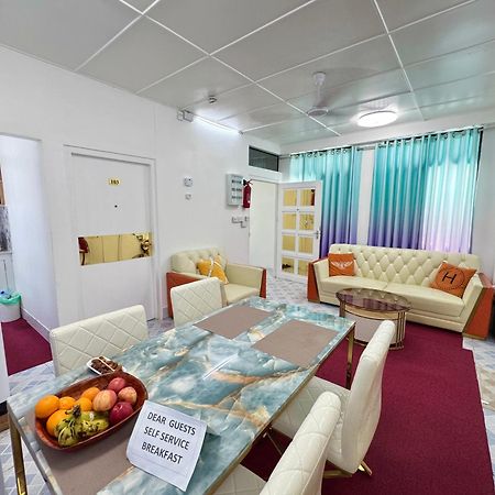 Ontrack Travel Transit Hotel Malé Esterno foto