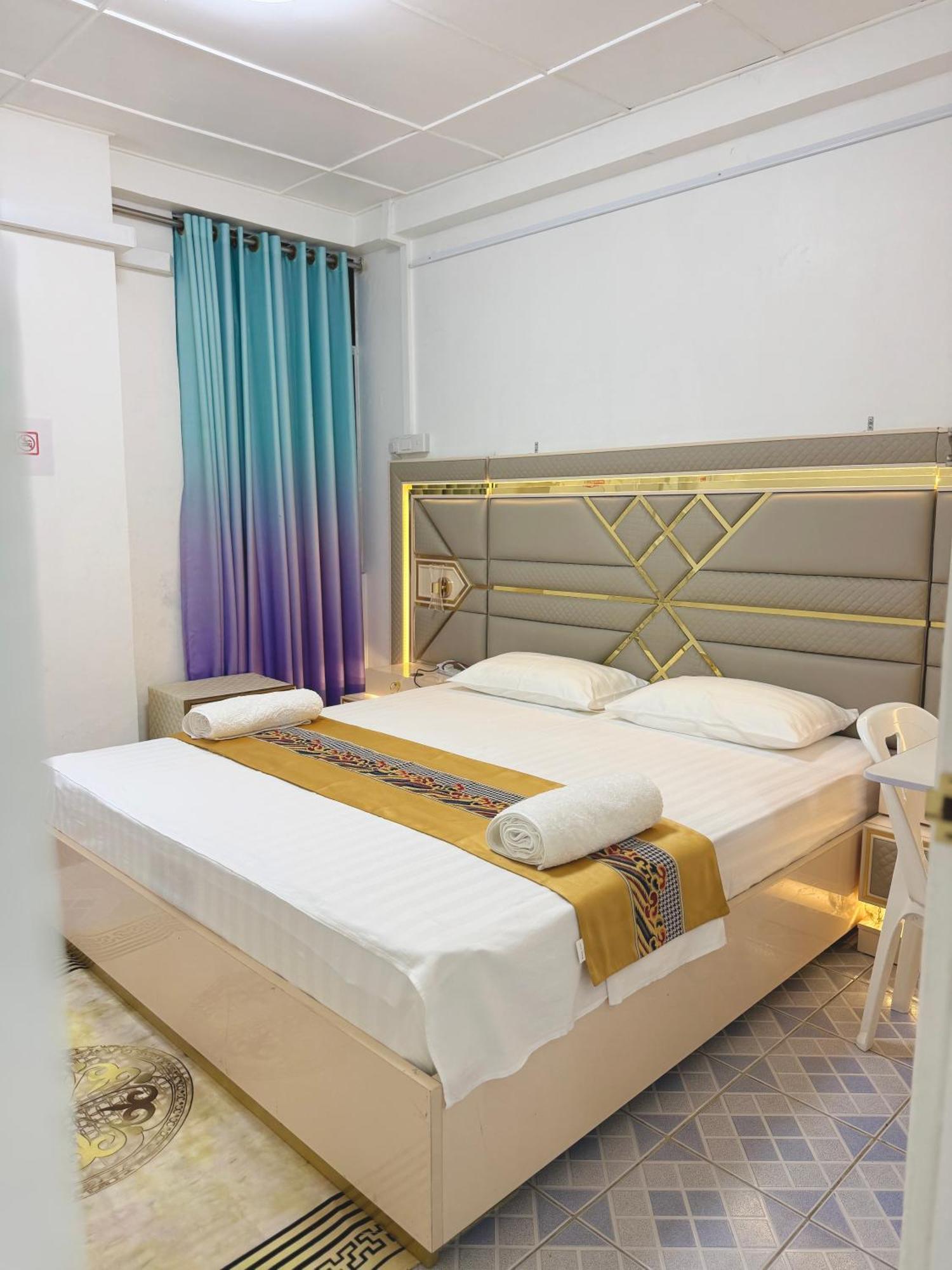 Ontrack Travel Transit Hotel Malé Esterno foto