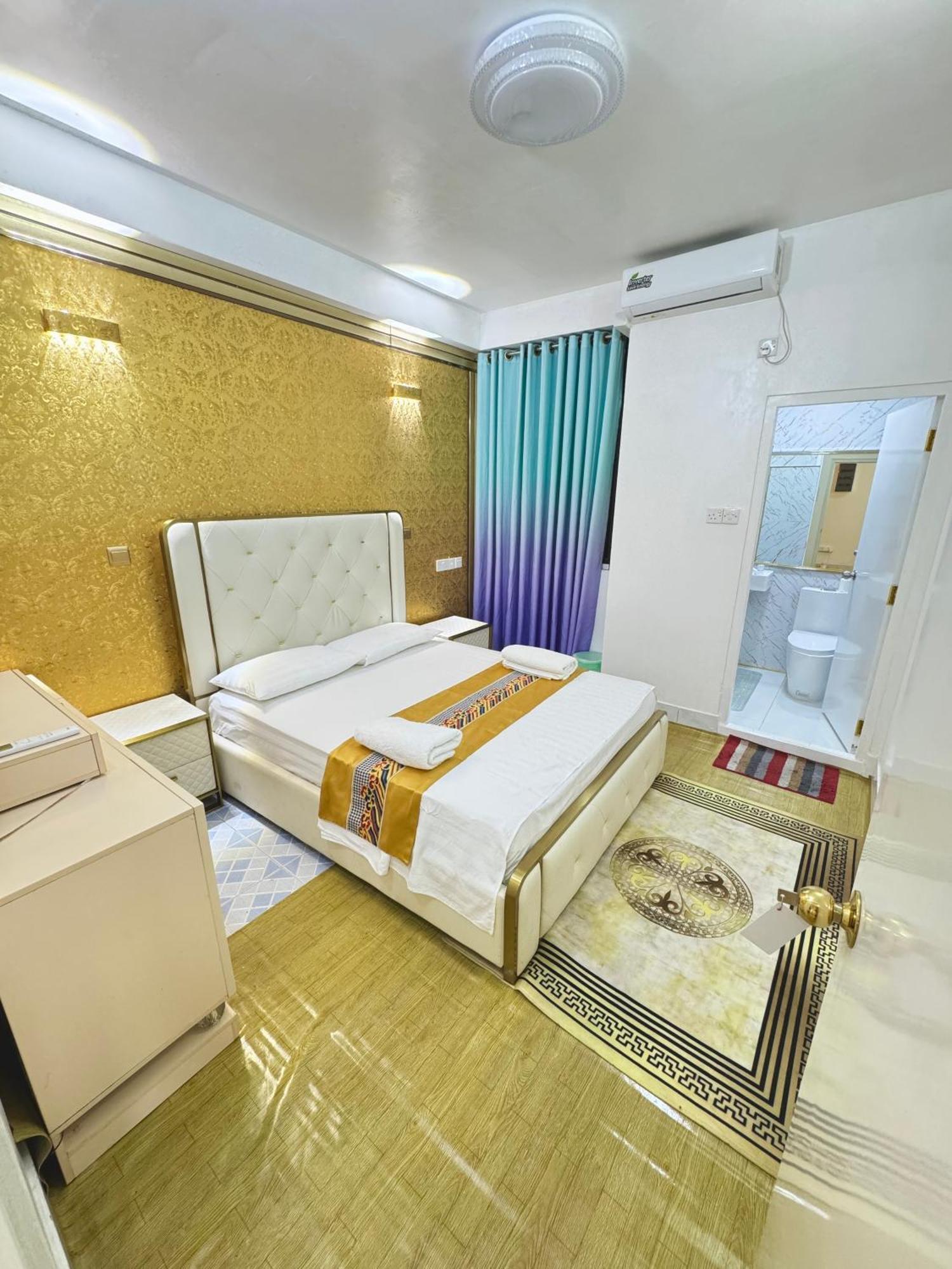 Ontrack Travel Transit Hotel Malé Esterno foto